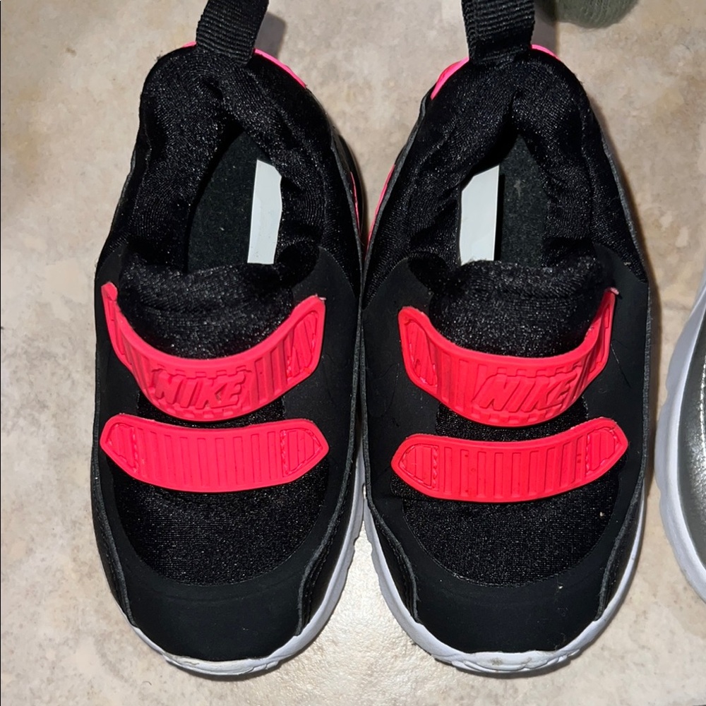 Nike Kids Black and Bright Pink Sneakers